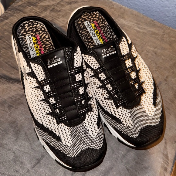 Skechers Black and White Memory Foam Sneakers woman size 9 - Picture 2 of 5